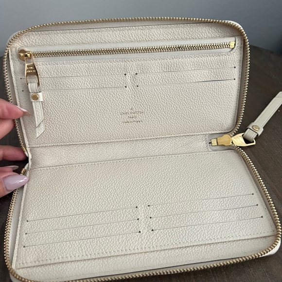 AUTHENTIC LV Empreinte Artsy MM Neige - Picture 12 of 14